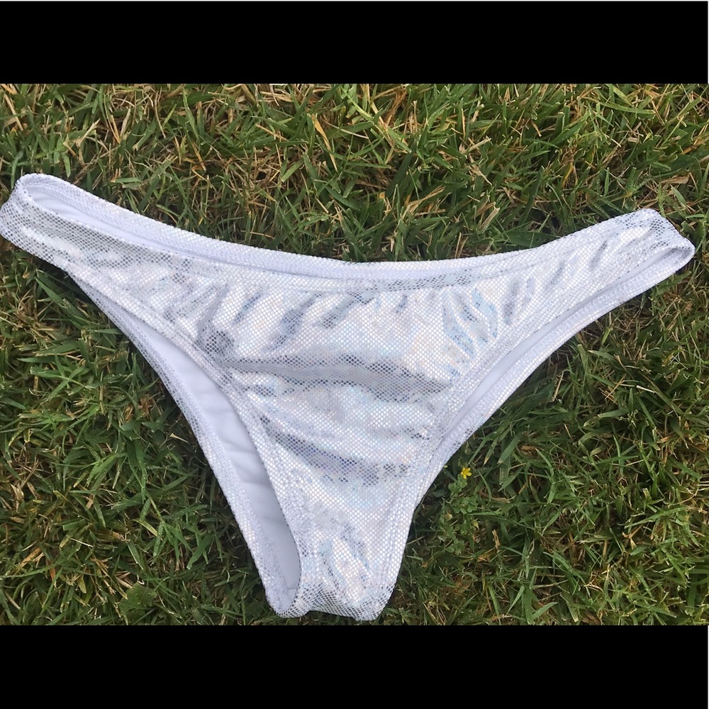 Holographic rave bottoms